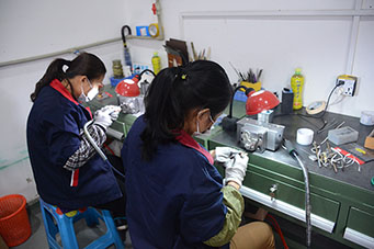 塑膠精密模具制造中常用的拋光方法有哪些？